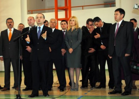 Parlamentari PDL au spus la întâlnirea cu Boc că partidul n-a fost condus, că s-au săturat de clişee